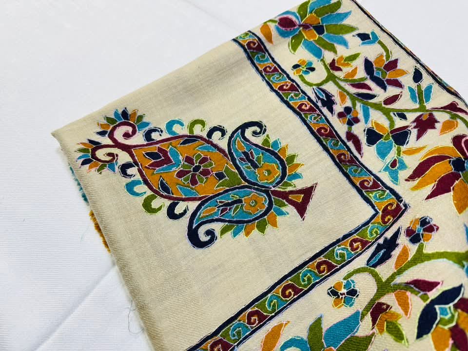 Classic Kashmiri Qalamkar Shawl – Handcrafted Ethnic Fashion